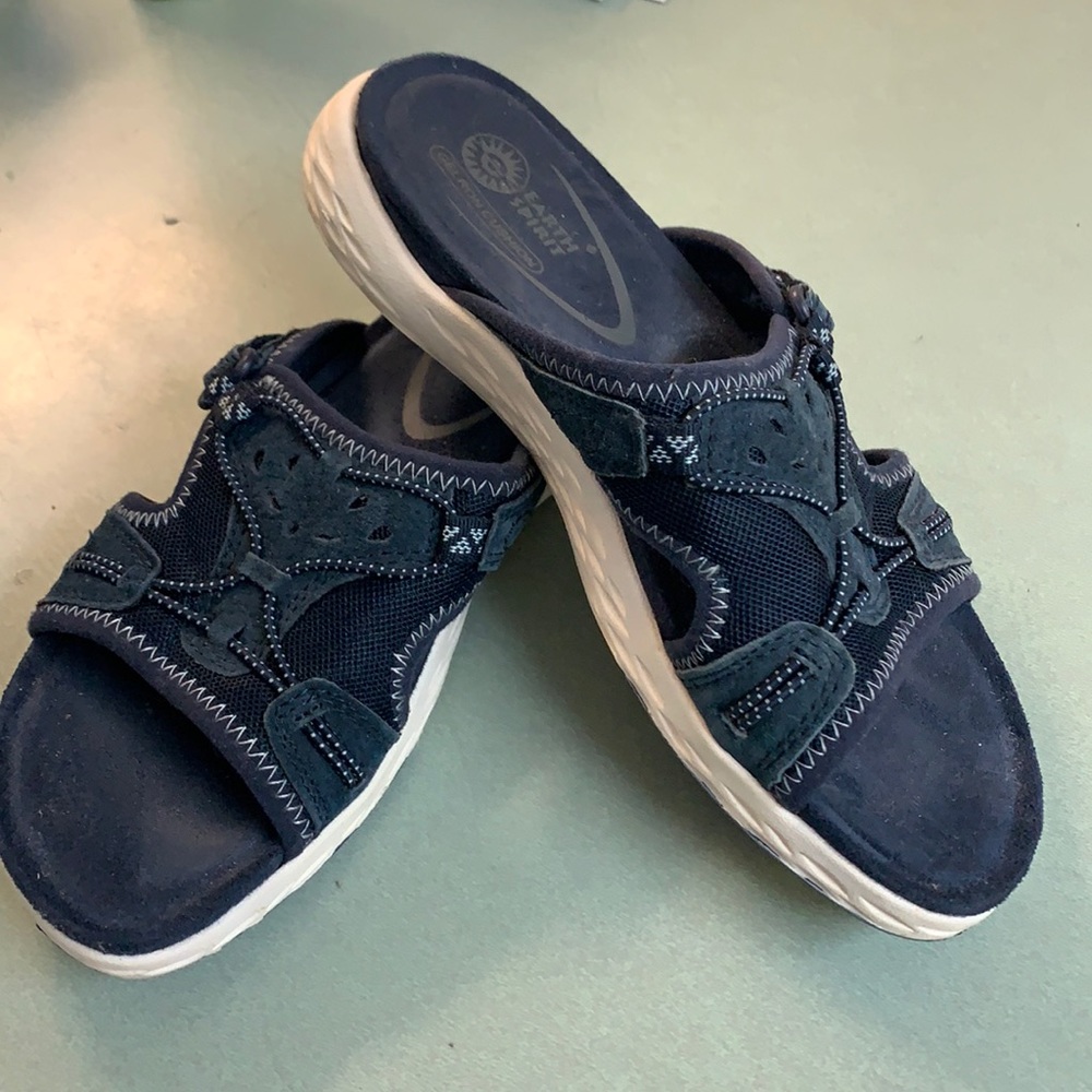 Earth Spirit slides size 6‎